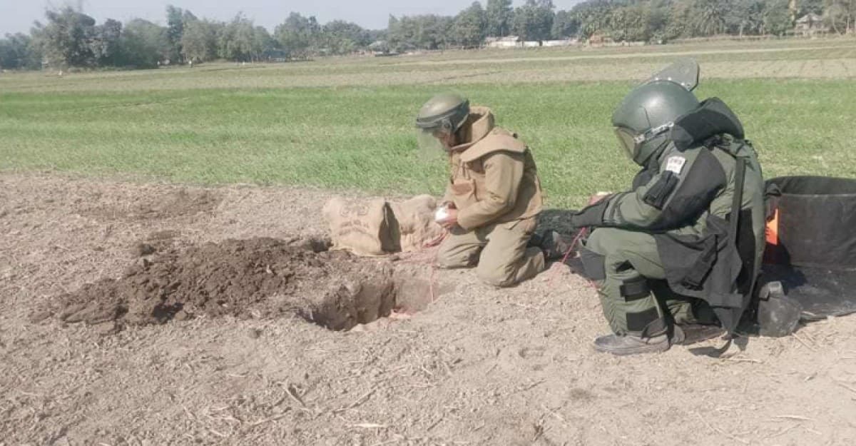 পরিত্যক্ত মর্টারশেল ধ্বংস বাংলাবান্ধায় স্থলবন্দরে