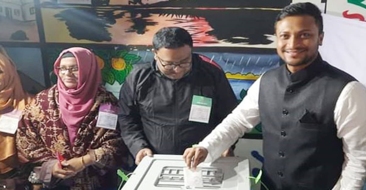 ভোট দিয়ে যা বললেন সাকিব আল হাসান