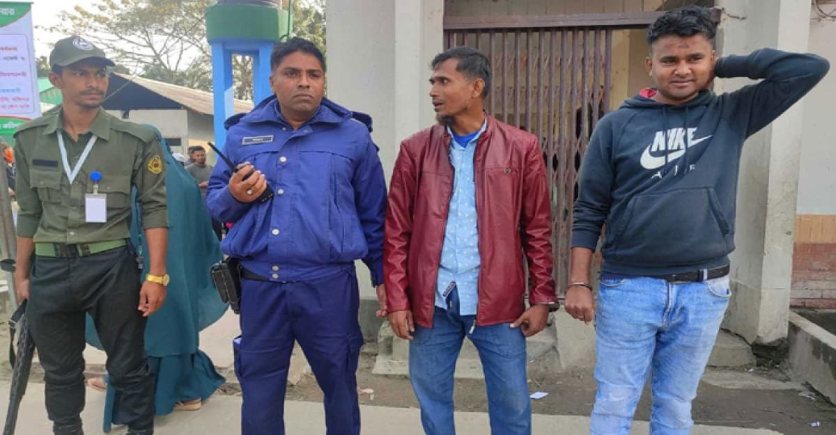 লালমোহনে দুই প্রক্সি এজেন্ট আটক