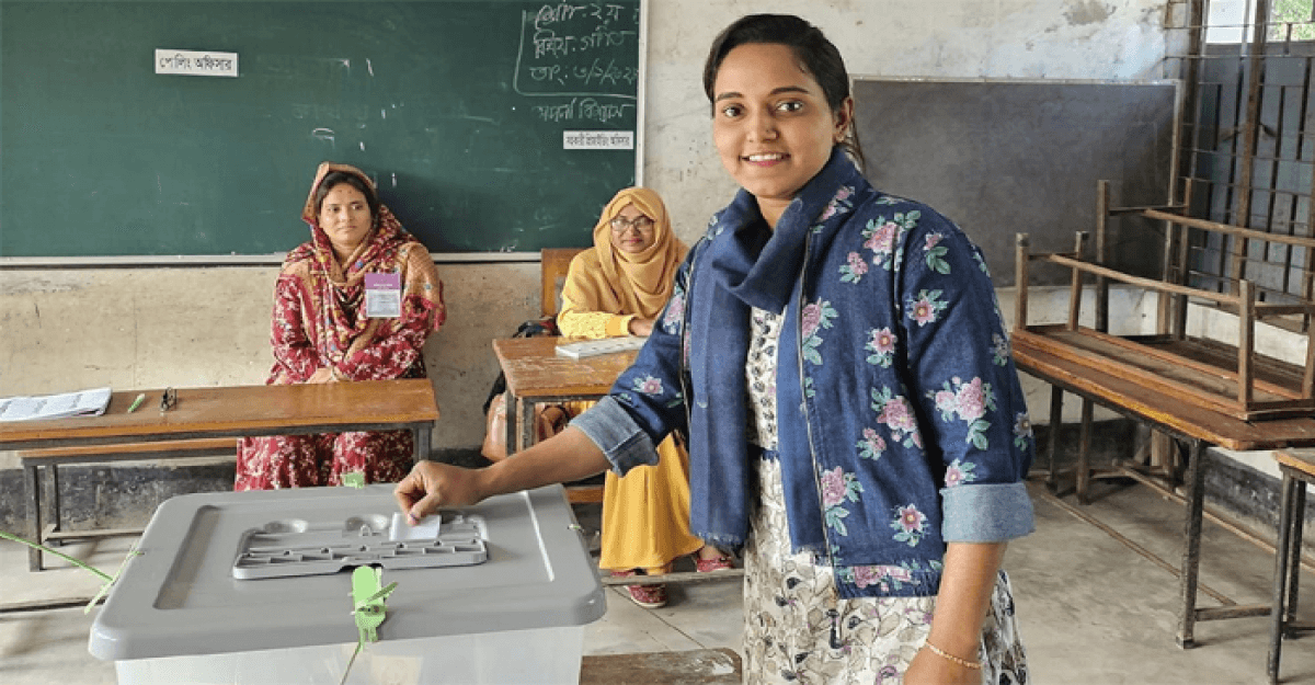 জীবনে প্রথম ভোট দিলেন জ্যোতি