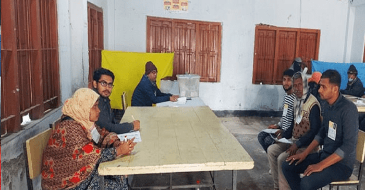 সহকারী প্রিসাইডিং অফিসারসহ বহিষ্কার ৩