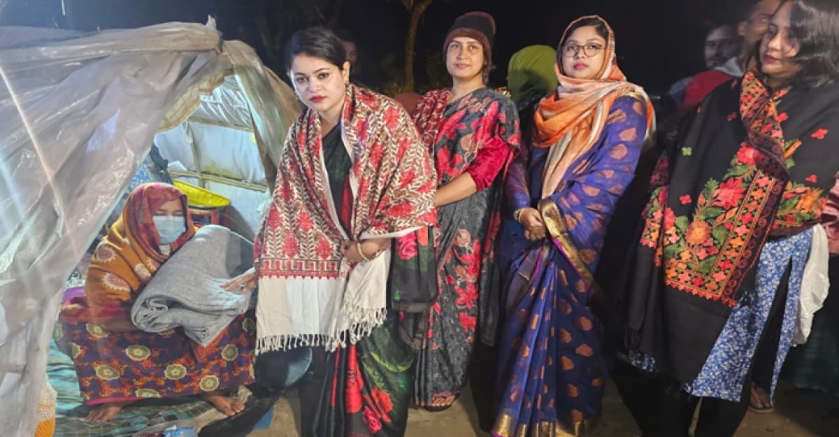 বাগেরহাটে শীতার্ত মানুষের পাশে দাড়ালেন এসপি পত্নী