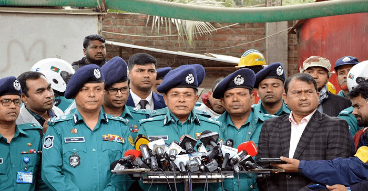 মোল্লাবাড়ি বস্তির আগুন দুর্ঘটনা না নাশকতা, খতিয়ে দেখা হবে: ডিএমপি কমিশনার