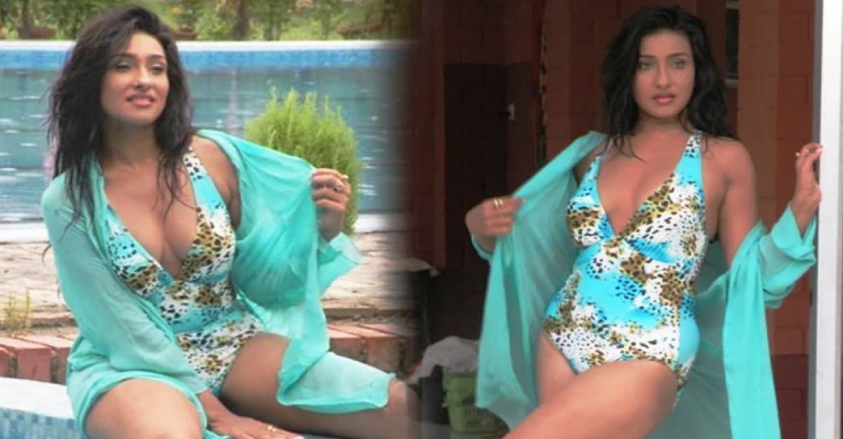 ঢাকায় আসছেন ঋতুপর্ণা সেনগুপ্ত