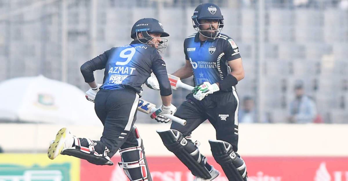 বাবর-ওমরজাইয়ের ব্যাটে ভর করেই রংপুরের জয়