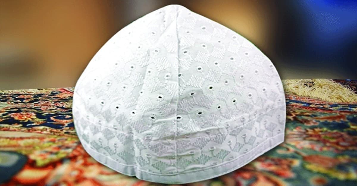 নামাজে টুপি পরার বিধান কি? জেনে নিন