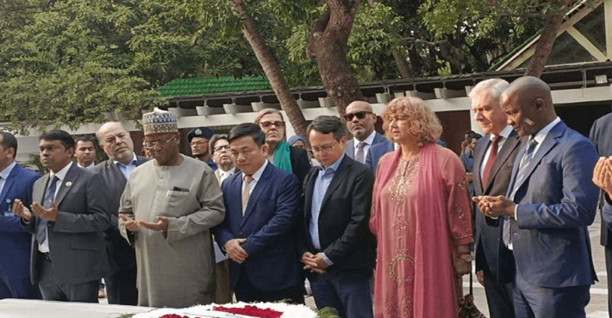 বঙ্গবন্ধুর সমাধিতে ১৪ দেশের রাষ্ট্রদূতের শ্রদ্ধা নিবেদন
