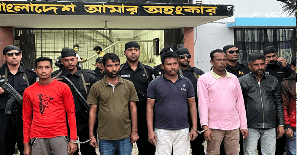 পাবনা র‍্যাবের অভিযানে পণ্য পরিবহনের ৬ চাঁদাবাজ গ্রেফতার