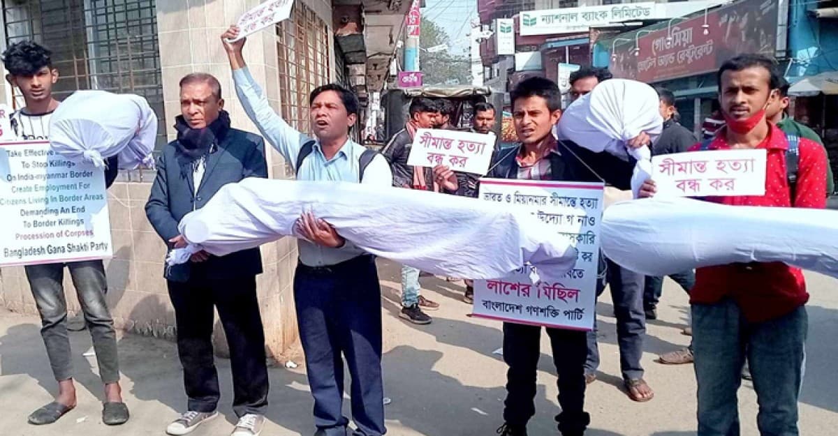 সীমান্ত হত্যা বন্ধের দাবিতে ঠাকুরগাঁওয়ে প্রতীকী লাশের মিছিল