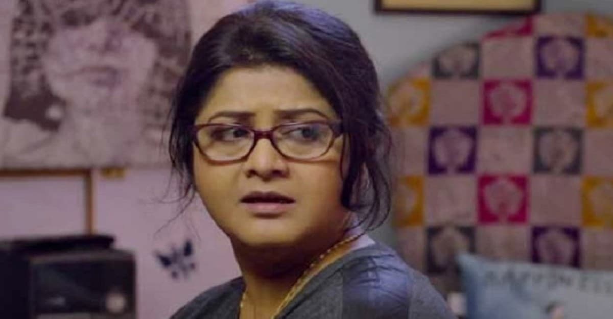 বাথটাবে ঘনিষ্ঠ দৃশ্য, সিনেমা থেকে সরে আসতে বলেছিলেন লাবণীর বাবা