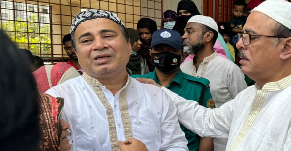 অগ্নিকাণ্ডে দুই মেয়েকে হারিয়ে শোকে পাথর দুদক কর্মকর্তা