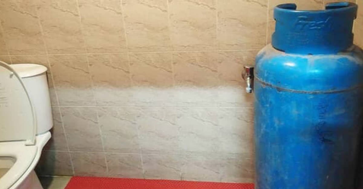 অভিযানের খবর পেয়ে বাথরুমে সিলিন্ডার লুকালো ‘কাচ্চি ভাই’