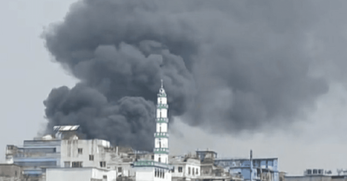 পুরান ঢাকায় জুতার কারখানায় ভয়াবহ আগুন