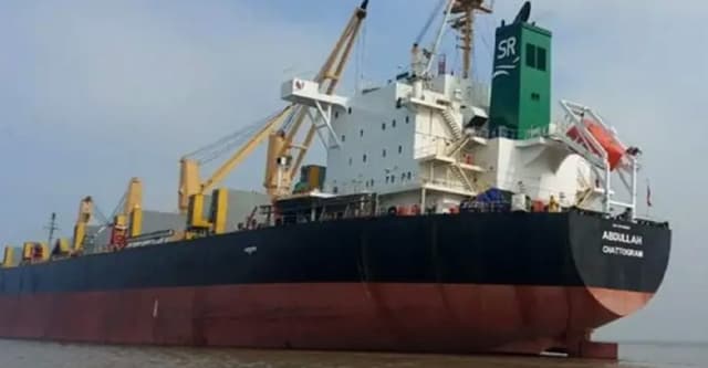 হাত বদল হয়ে বাংলাদেশি জাহাজের দায়িত্বে নতুন দস্যুদল, হাতে ভারী অস্ত্র