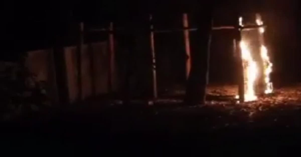 সরিষাবাড়ীতে গভীর রাতে কবরের ওপর দাউ দাউ করে জ্বলছে আগুন