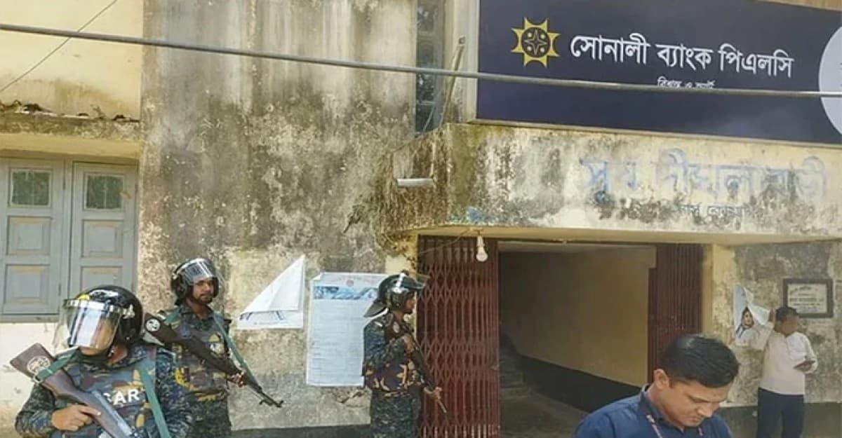 ‘সোনালী ব্যাংকের রুমা শাখা থেকে কোনো টাকা লুট হয়নি’