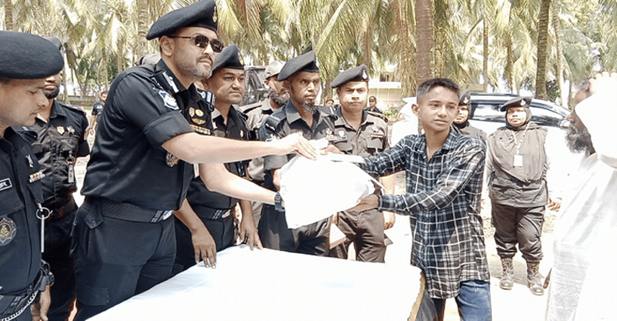 সুন্দরবনের আত্মসমর্পণকারী ২৮৪ জন দস্যুরা পেল র‍্যাবের ঈদ উপহার