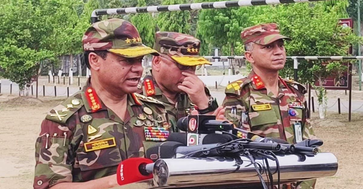 অভিযানে ২ অস্ত্র উদ্ধার, কয়েকজন সন্ত্রাসী আটক: সেনাপ্রধান