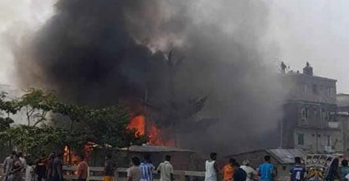 চট্টগ্রামে বস্তিতে আগুন, নেভাতে ৯ ইউনিট