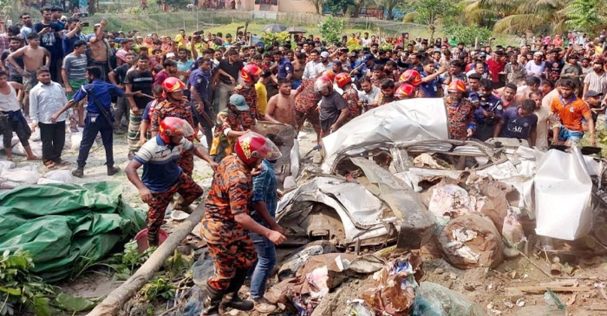 ঝালকাঠিতে ট্রাক-অটোরিকশা-প্রাইভেটকারের সংঘর্ষ, নিহত বেড়ে ১৪