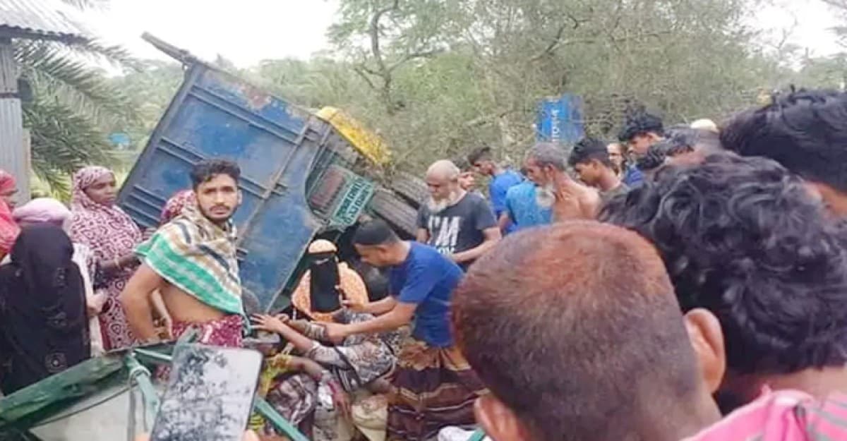 ঝালকাঠিতে ট্রাকচাপায় নিহত ১৪: চালক-হেলপার আটক