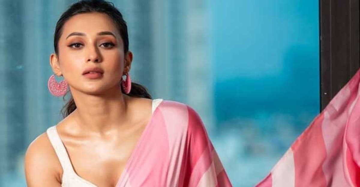 বিয়ে না হলেও ৩ সন্তানের জননী মিমি চক্রবর্তী!