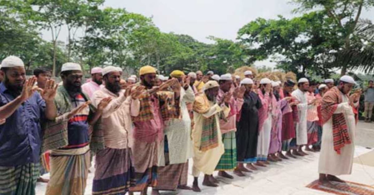 রাঙ্গাবালীতে বৃষ্টির জন্য বিশেষ নামাজ