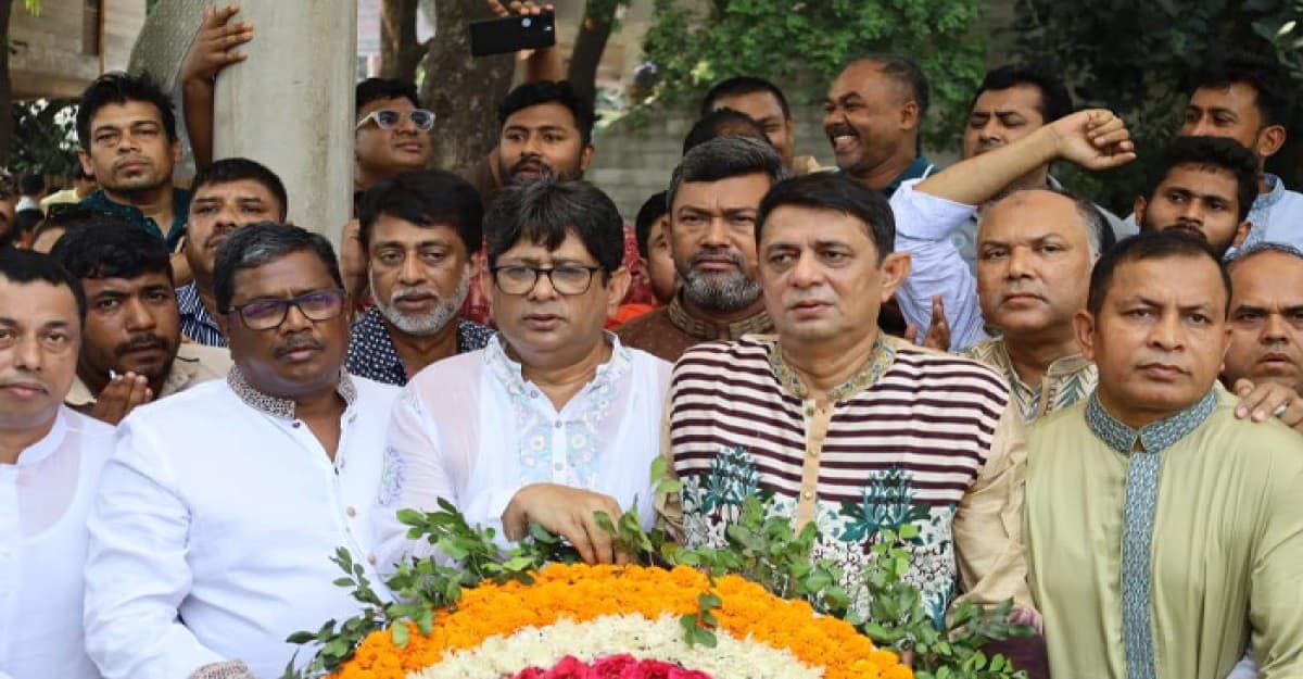 শহীদ শেখ জামালের জন্মদিনে বনানী কবরস্থানে স্বেচ্ছাসেবক লীগের পুষ্পস্তবক অর্পণ