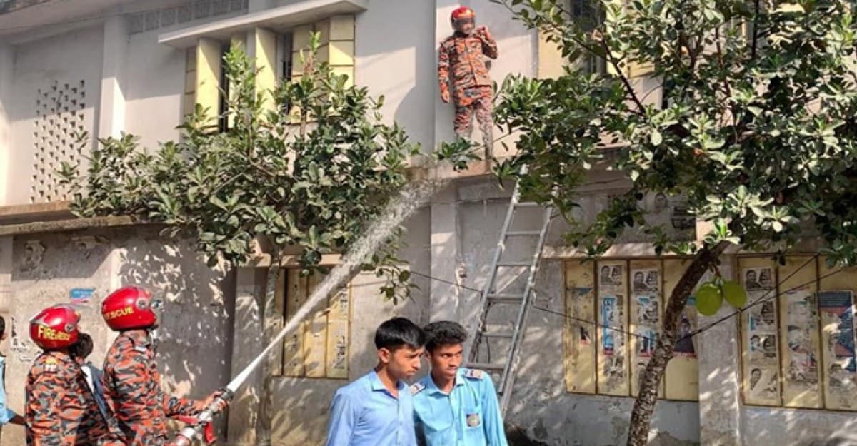 প্রাথমিক বিদ্যালয়ে আগুন