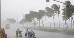 ভয়ঙ্কর গতিতে ধেয়ে আসছে ঘূর্ণিঝড় ‘রিমাল’