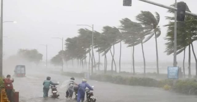 ভয়ঙ্কর গতিতে ধেয়ে আসছে ঘূর্ণিঝড় ‘রিমাল’