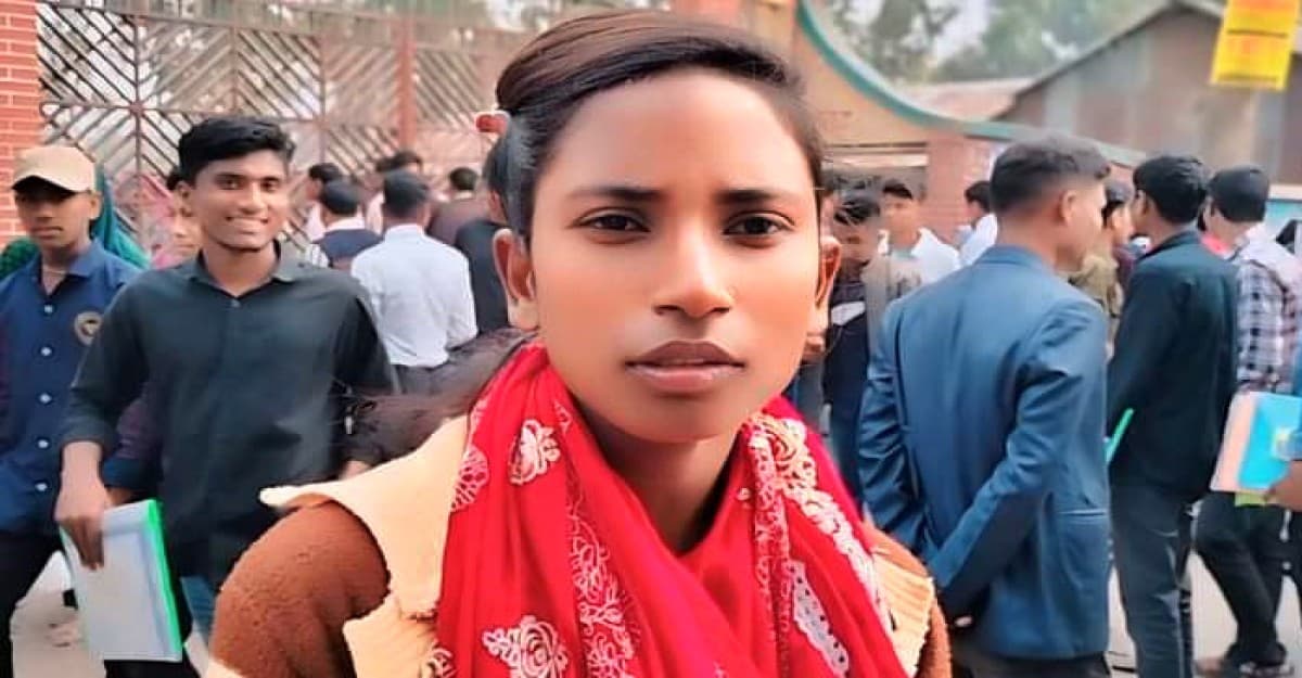 বিদ্যালয়ের একমাত্র পাস করা পরীক্ষার্থী রুবিনা