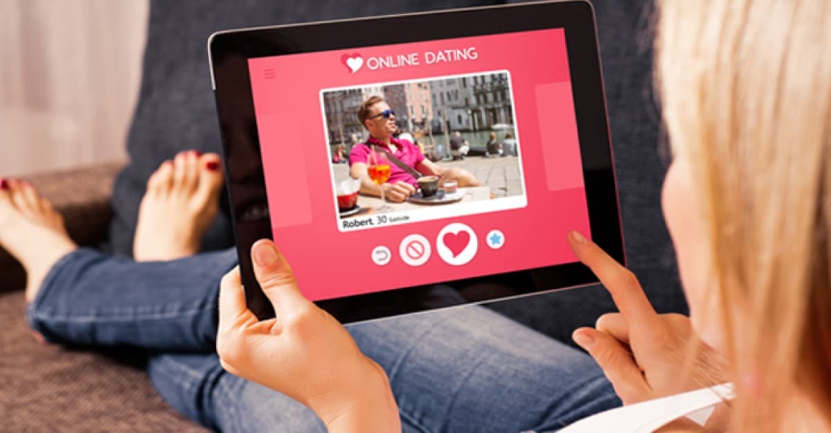 আজ অনলাইনে রোমান্স করার দিন