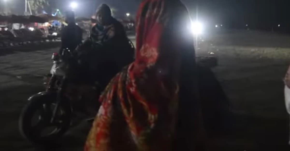 কুয়াকাটায় ভাসমান যৌনকর্মীদের উৎপাতে অতিষ্ট পর্যটকরা