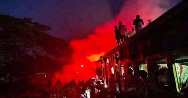 নামাজের সময় বাইরে থেকে তালা দিয়ে মসজিদে আগুন, নিহত ১১