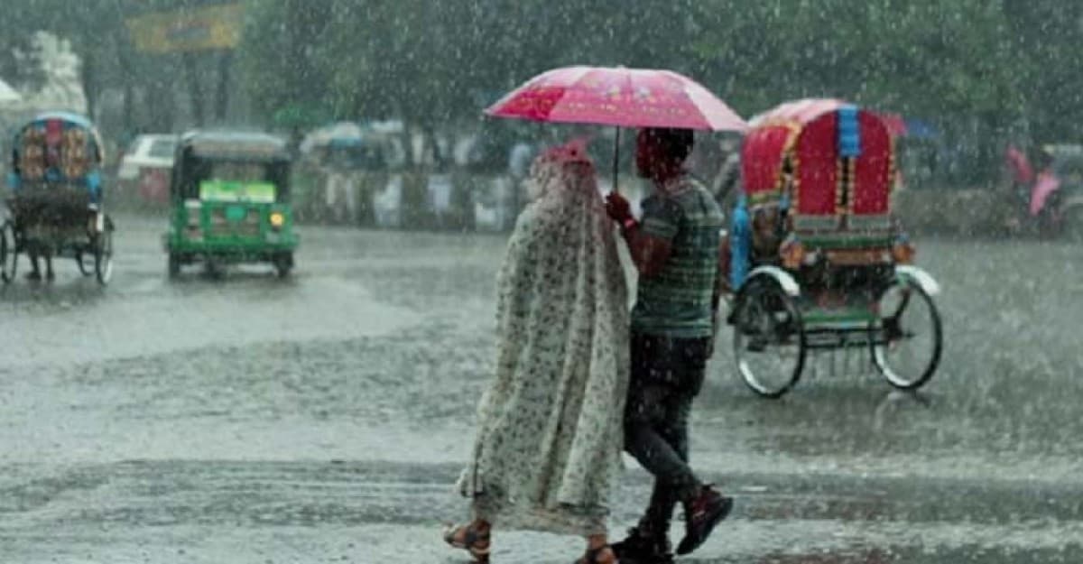 সকালের বৃষ্টিতে স্বস্তি ঢাকাবাসীর