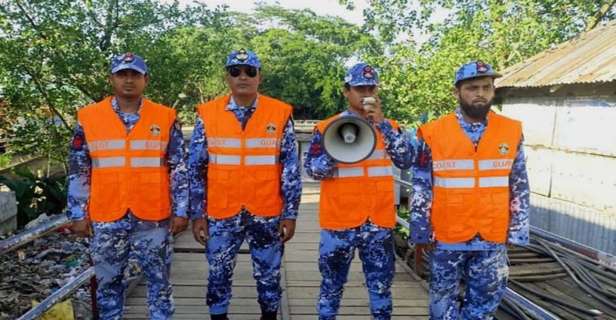 ঘূর্ণিঝড় রেমাল সতর্কতায় উপকূলে প্রচার মাইকিং