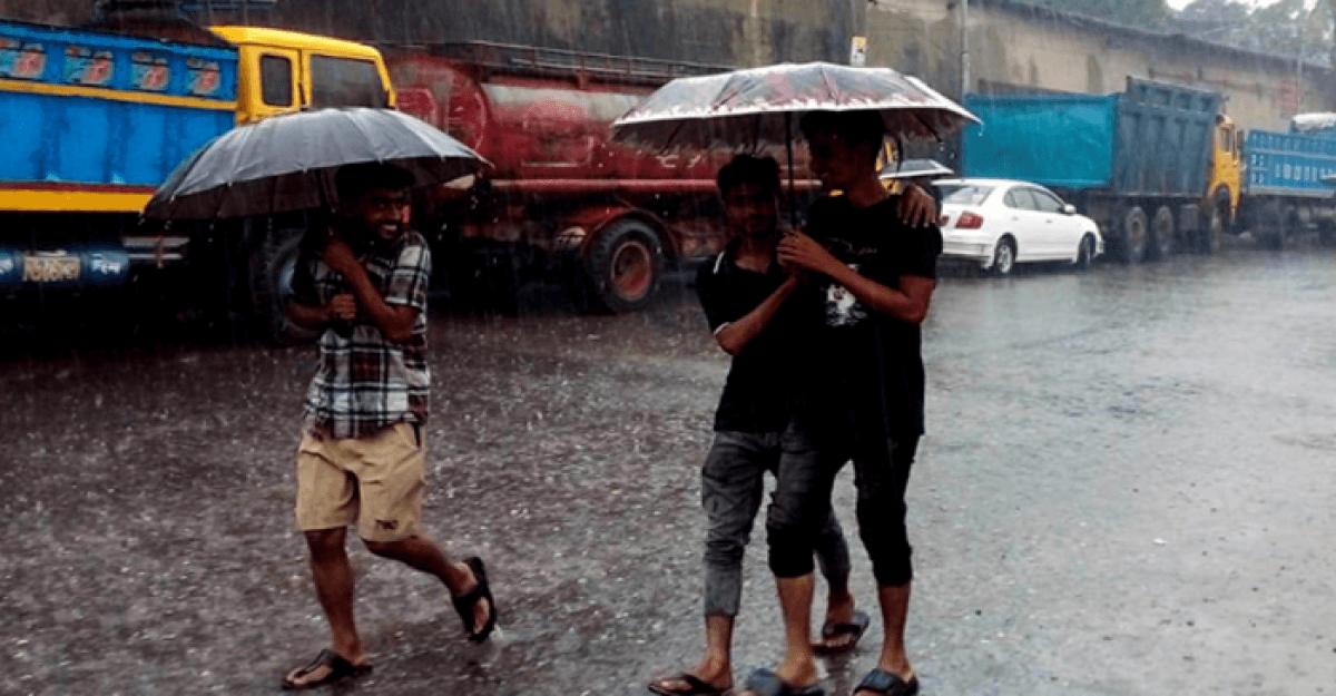 সাগর উত্তাল, নিম্নচাপের প্রভাবে চট্টগ্রামে বৃষ্টি শুরু