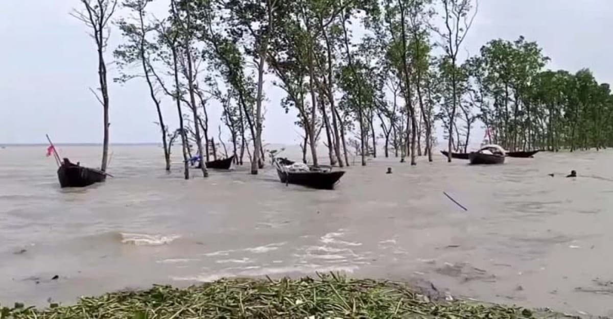 বাগেরহাটে শুরু হয়েছে বৃষ্টি, প্রস্তুত ৩৫৯ আশ্রয় কেন্দ্র