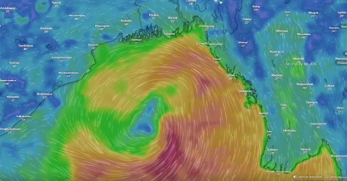 ঘূর্ণিঝড় রেমালে রূপ নিয়েছে বঙ্গোপসাগরের গভীর নিম্নচাপ