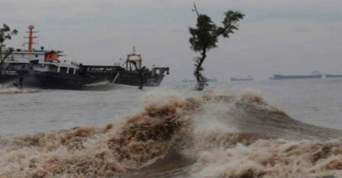 সেন্টমার্টিনে বেড়েছে বৃষ্টি ও ঝড়ো হাওয়া