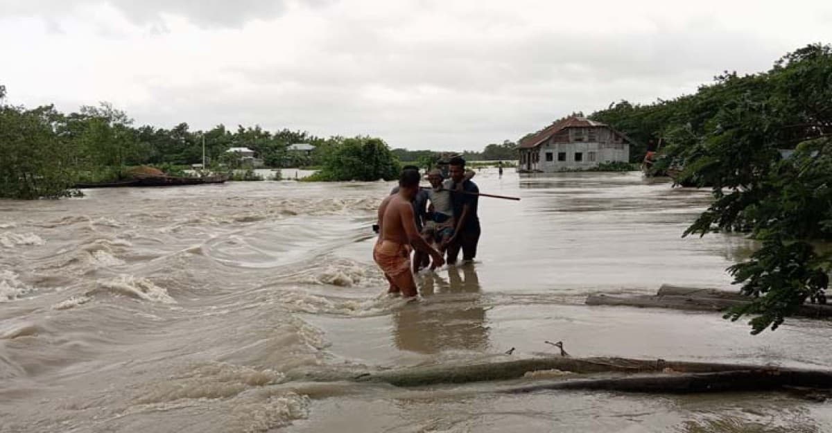 ঘূর্ণিঝড় রিমালের প্রভাবে ১০ গ্রামসহ নিম্নাঞ্চল প্লাবিত, ক্ষতিগ্রস্ত বেড়িবাঁধ