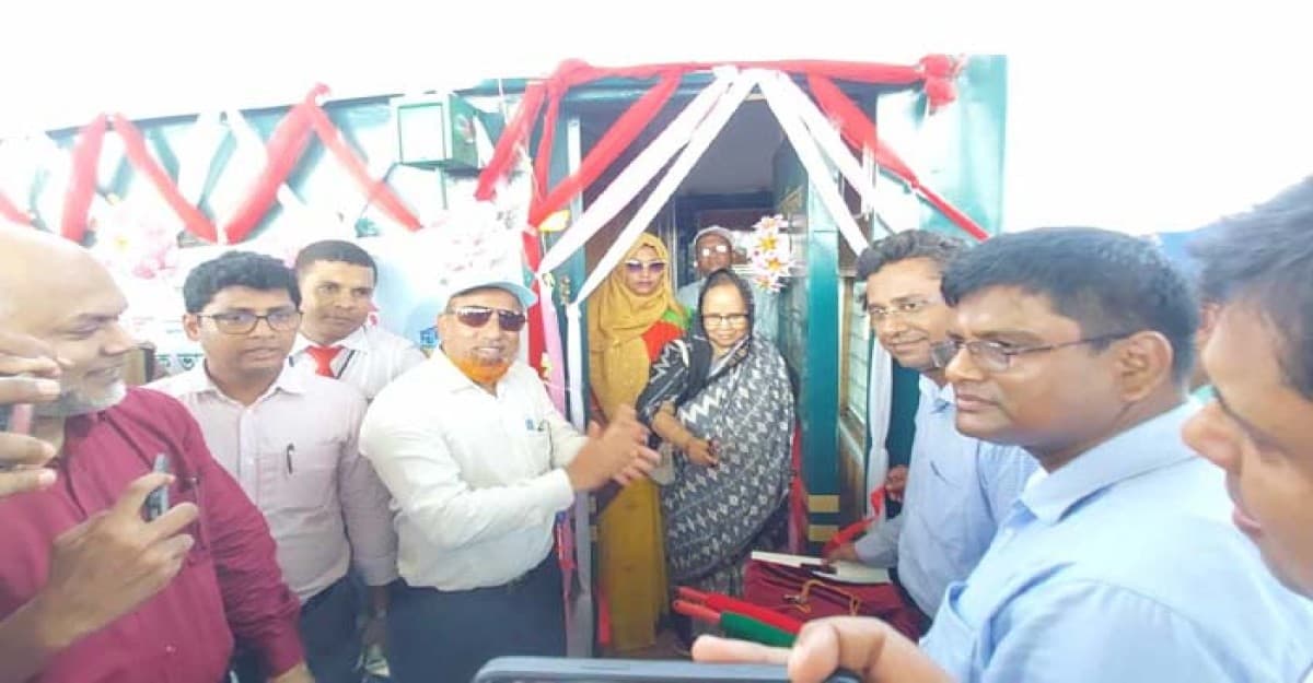 মোংলা থেকে বিভিন্ন রুটে ট্রেন চলাচল শুরু