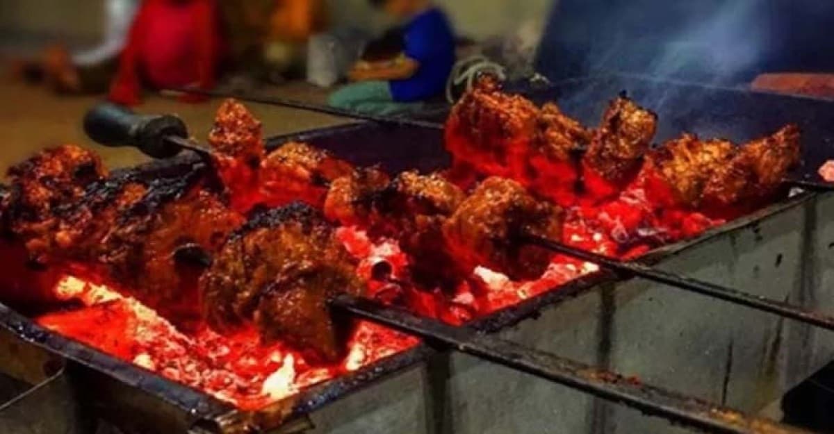 ঈদে অতিরিক্ত খেয়ে হাসপাতালে ভর্তি ১২০০ পাকিস্তানি