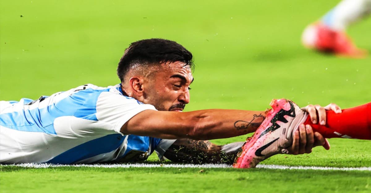 শেষ সময়ের গোলে আর্জেন্টিনার কষ্টার্জিত জয়