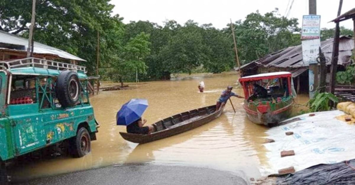 পাহাড়ি ঢলে সাজেকে ৭ শতাধিক পর্যটক আটকা