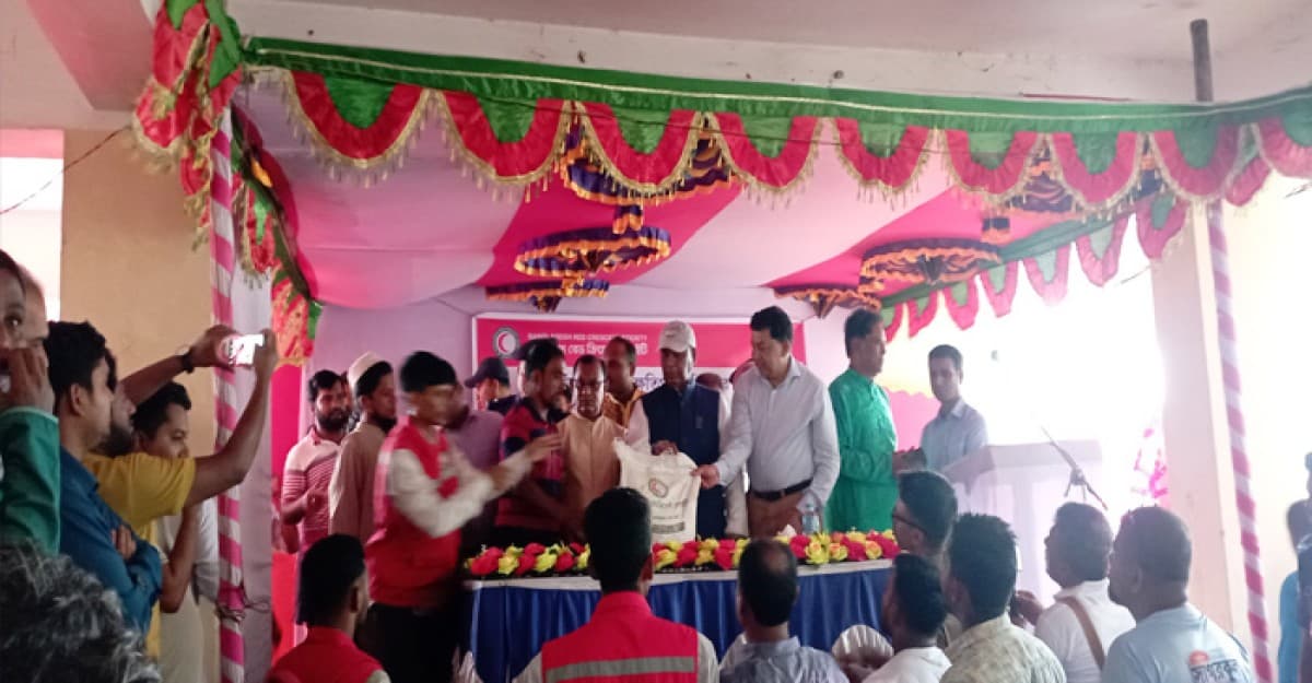 ঘূর্ণিঝড় রিমেলের ক্ষতিগ্রস্ত ২৫০ পরিবারের মাঝে খাদ্য সামগ্রী বিতরণ