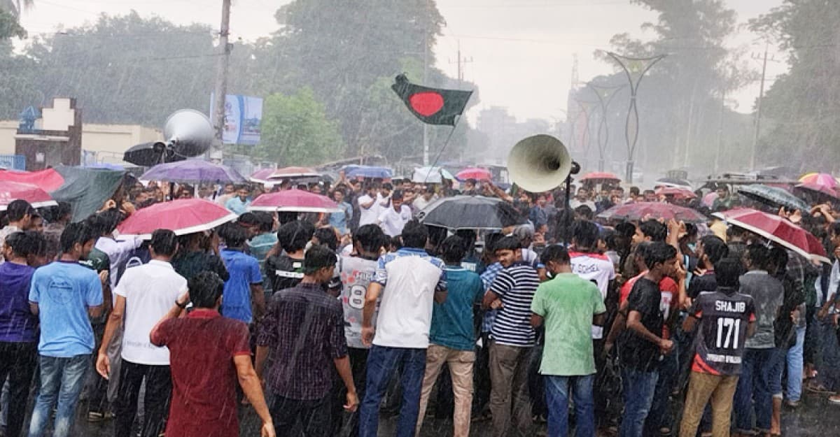 সরকার আমাদের রিকশা কিনে দিক, নয়তো কোটা সংস্কার করুক