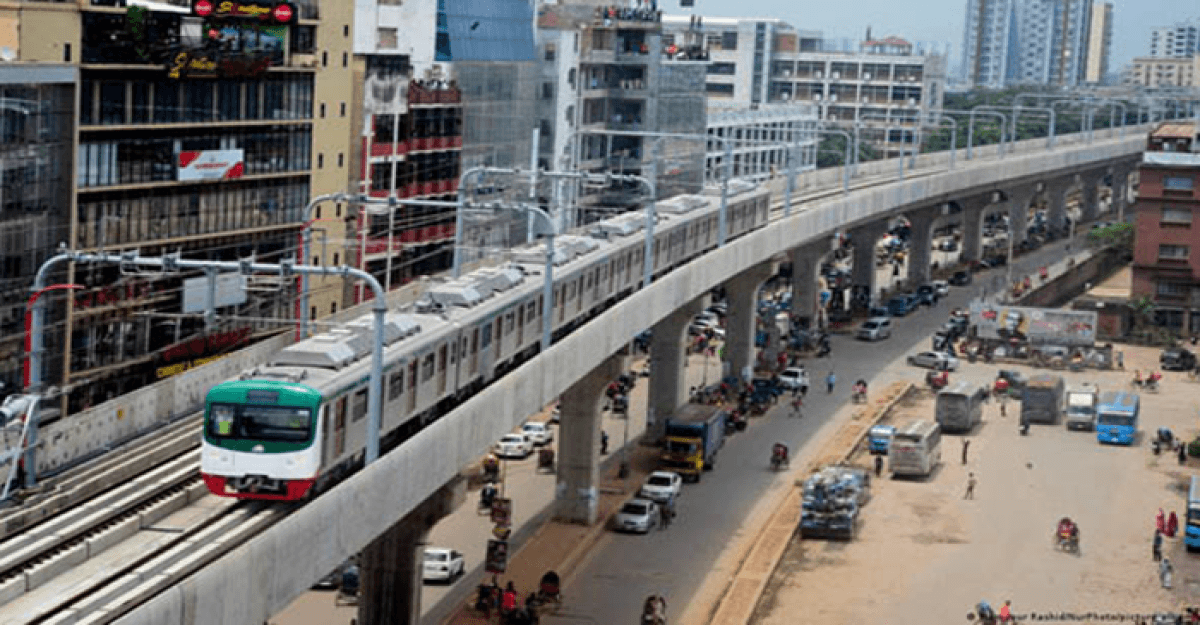 যে কারণে হঠাৎ ৩০ মিনিট বন্ধ ছিল মেট্রোরেল