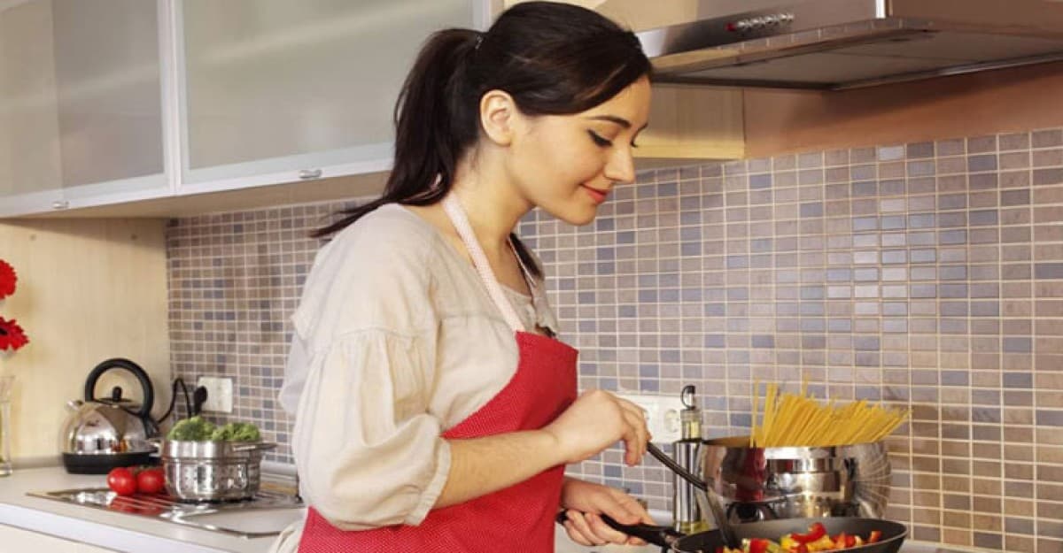 রান্নায় গ্যাসের অপচয় কমাতে মানতে পারেন যেসব কৌশল